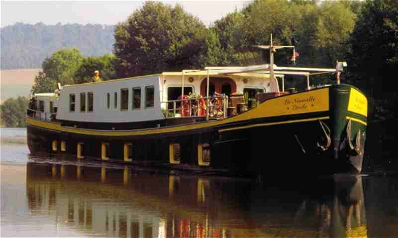 La Barcaza Hotel "La Nouvelle Etoile" navegando por la zona de Champagne, al Este de París CRUCEROS FLUVIALES CANALES DE FRANCIA CANALES DE HOLANDA LA NOUVELLE ETOILE CRUCEROS FAMILIAS HOLANDA ALEMANIA CRUCEROS EN GRUPO CHARTER ALQUILER DE BARCOS CHAMPAGNE CRUISES